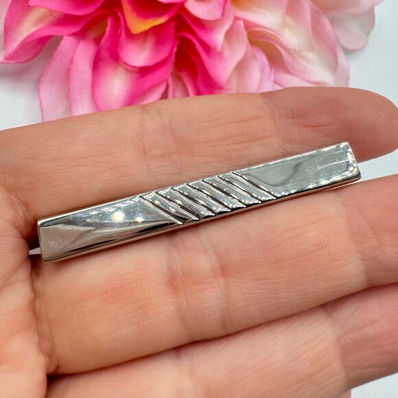 Tie Clip Bar Clasp Shiny Silver Tone Finish Diagonal Stripes Dapper Cool - Picture 2 of 9